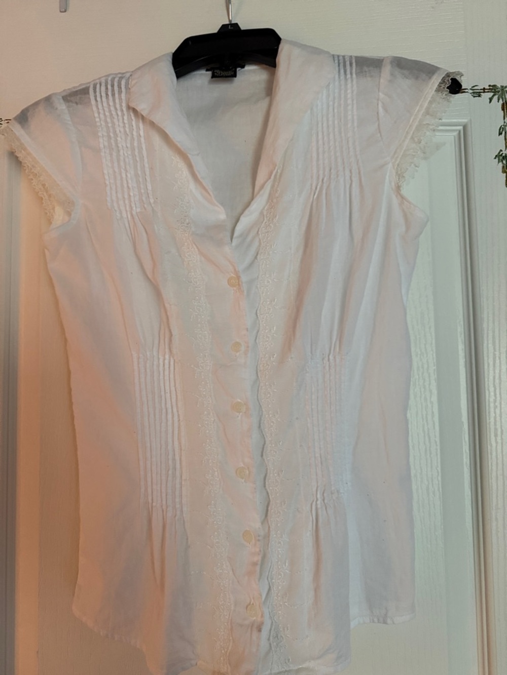 FANG White Cap-Sleeve Button Front Blouse